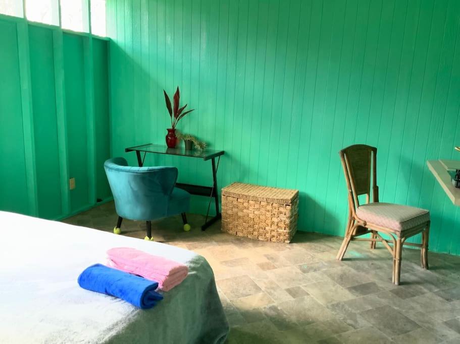 Simple Rustic Studio Deluxe Bed In Tropical Fruits Garden Hotel Mountain View Exterior photo